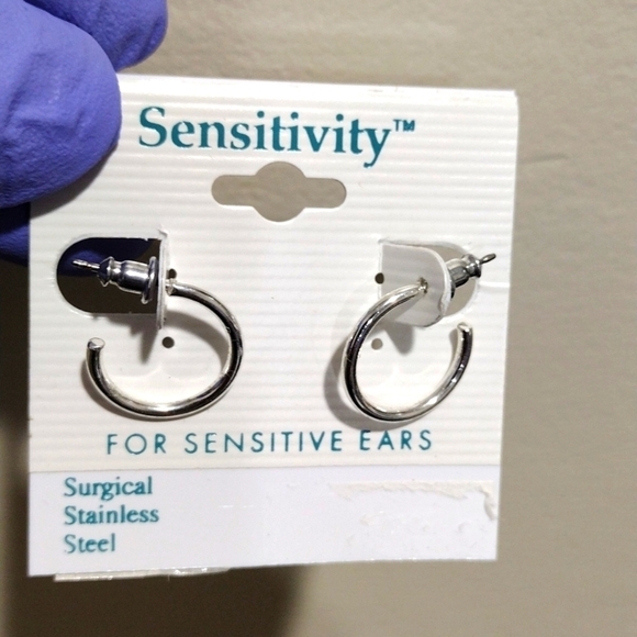 Women's Polished Silver-tone Small Open Hoop Design Earrings, 0.75-inch - Picture 5 of 5